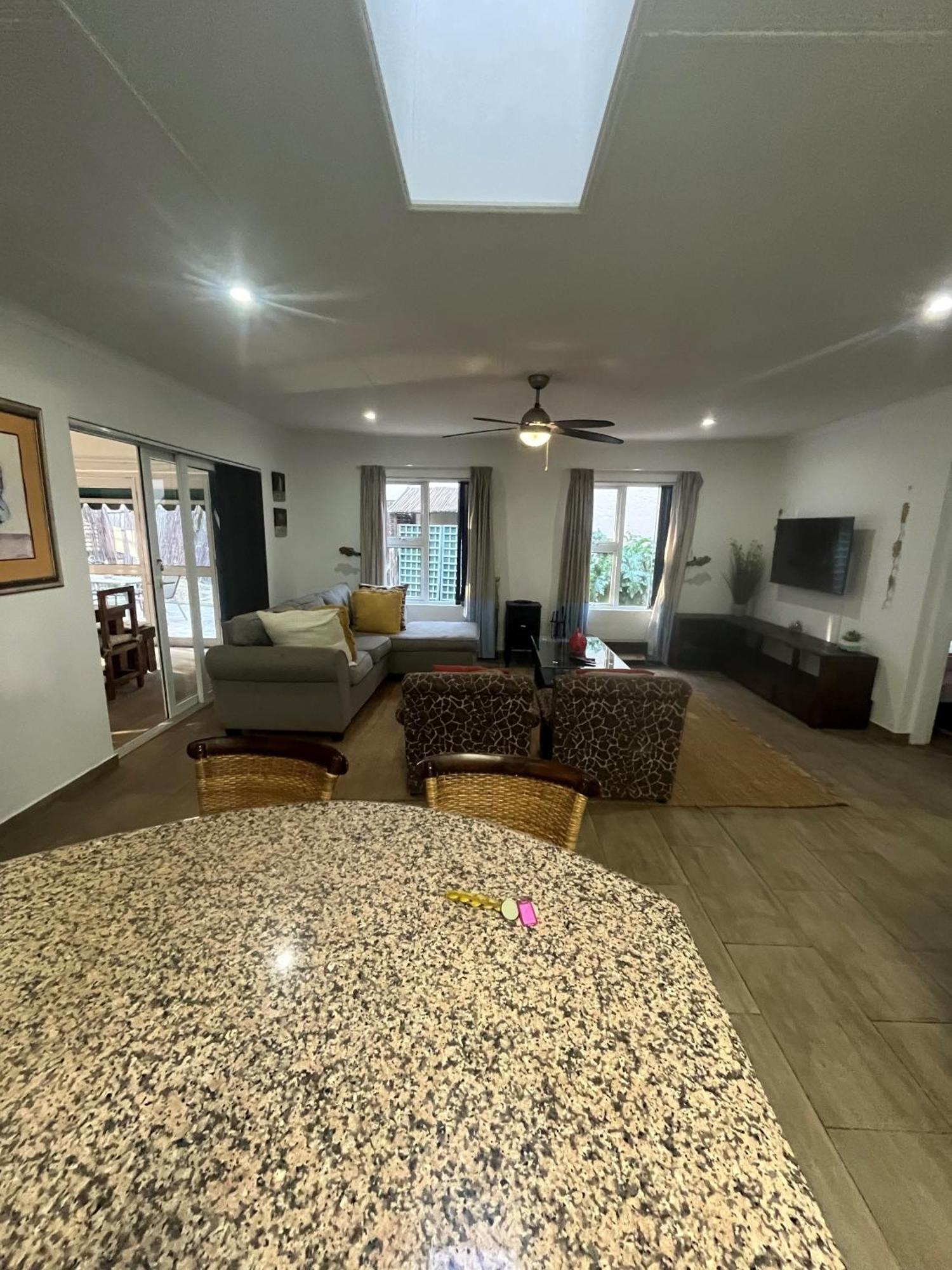 Villa Hartees Tropical Island Experience Hartbeespoort Exterior foto