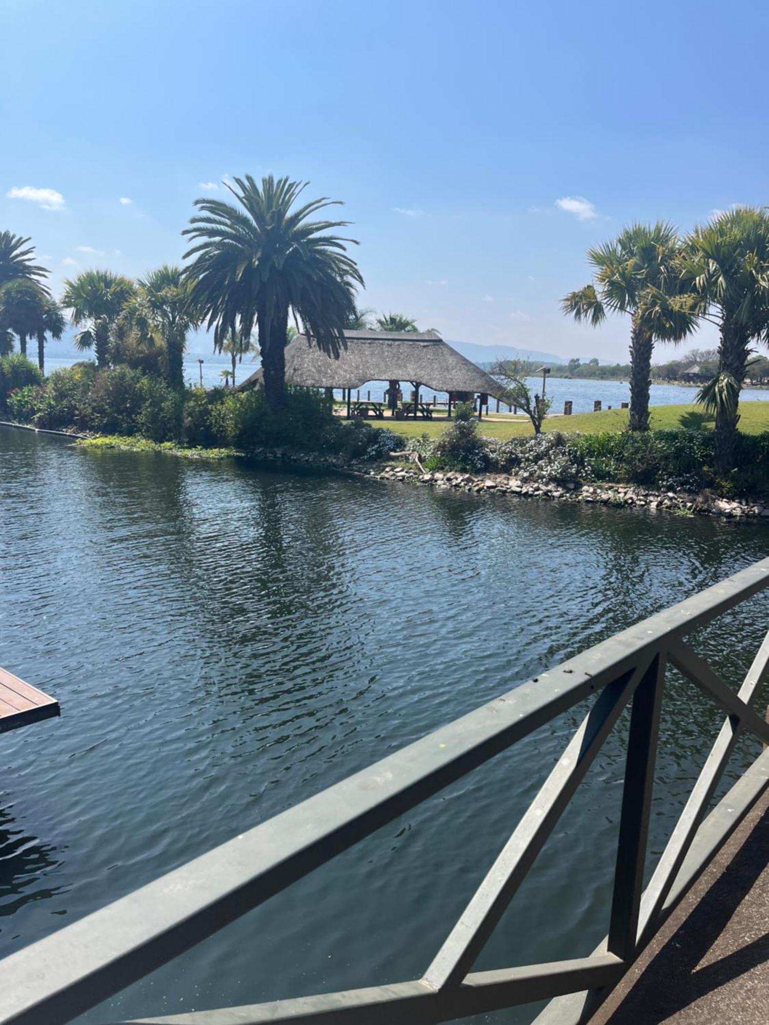 Villa Hartees Tropical Island Experience Hartbeespoort Exterior foto